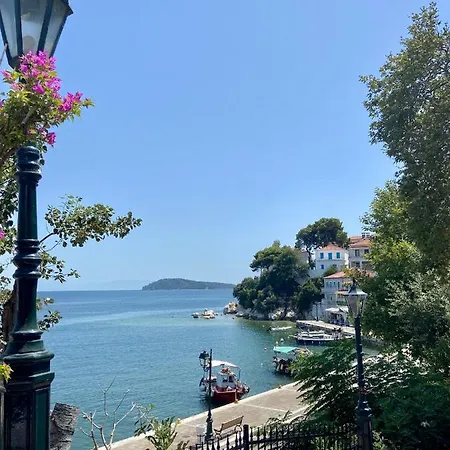 Raphael Living-olga Szkiáthosz