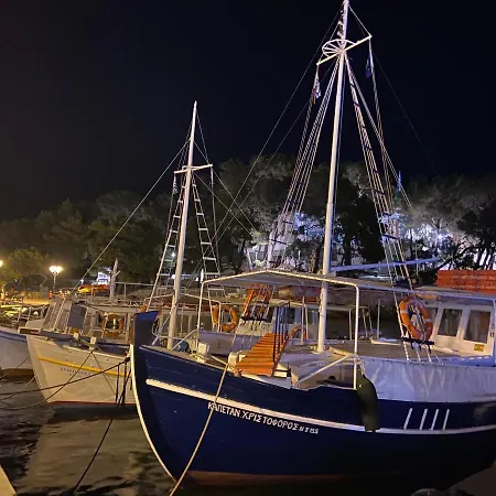 Raphael Living-olga Nyaraló *