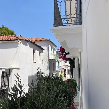 Raphael Living-olga *