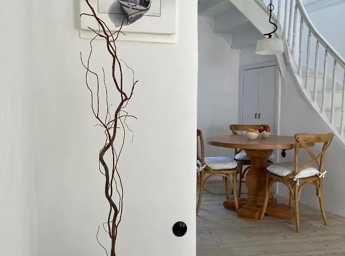 Raphael Living-olga スキアトスタウン