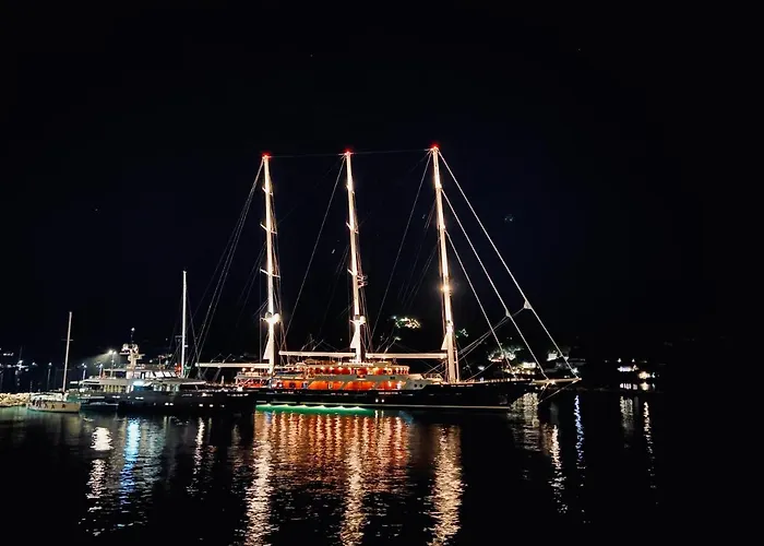 Raphael Living-olga *